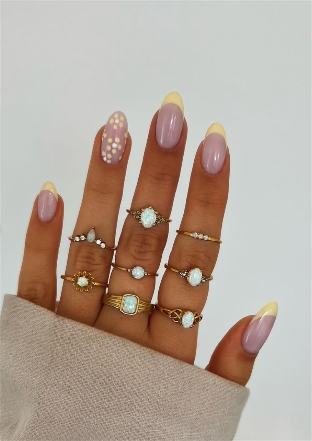 Trendy Spring Flower Nail Art for 2024