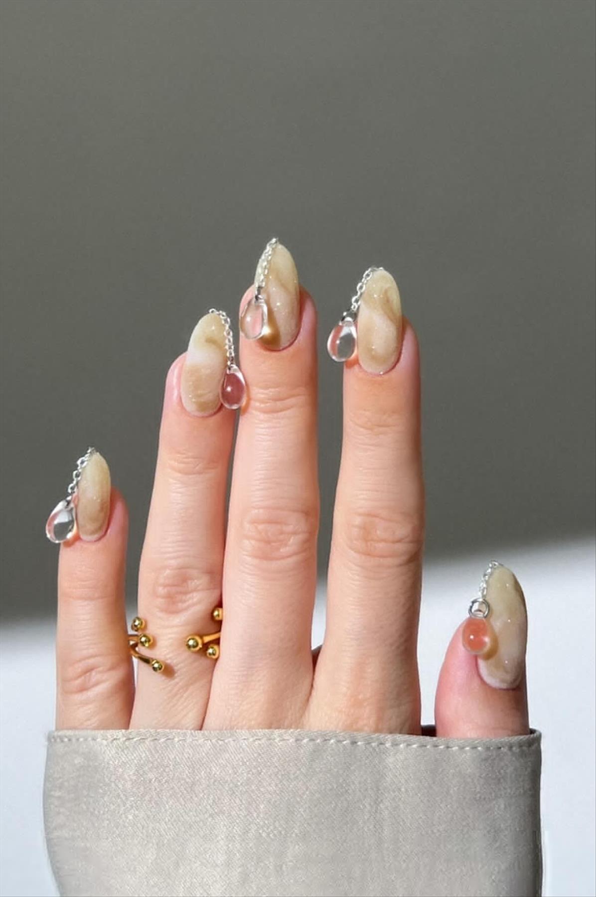 Chic short almond nails for summer manicures 2024