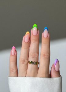 42 Chic short almond nails for summer manicures 2024 - Mycozylive.com