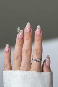 42 Chic short almond nails for summer manicures 2024 - Mycozylive.com