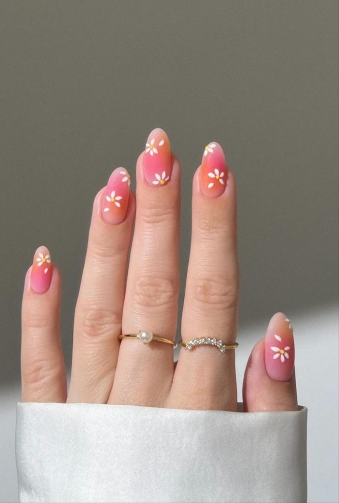 Chic short almond nails for summer manicures 2024