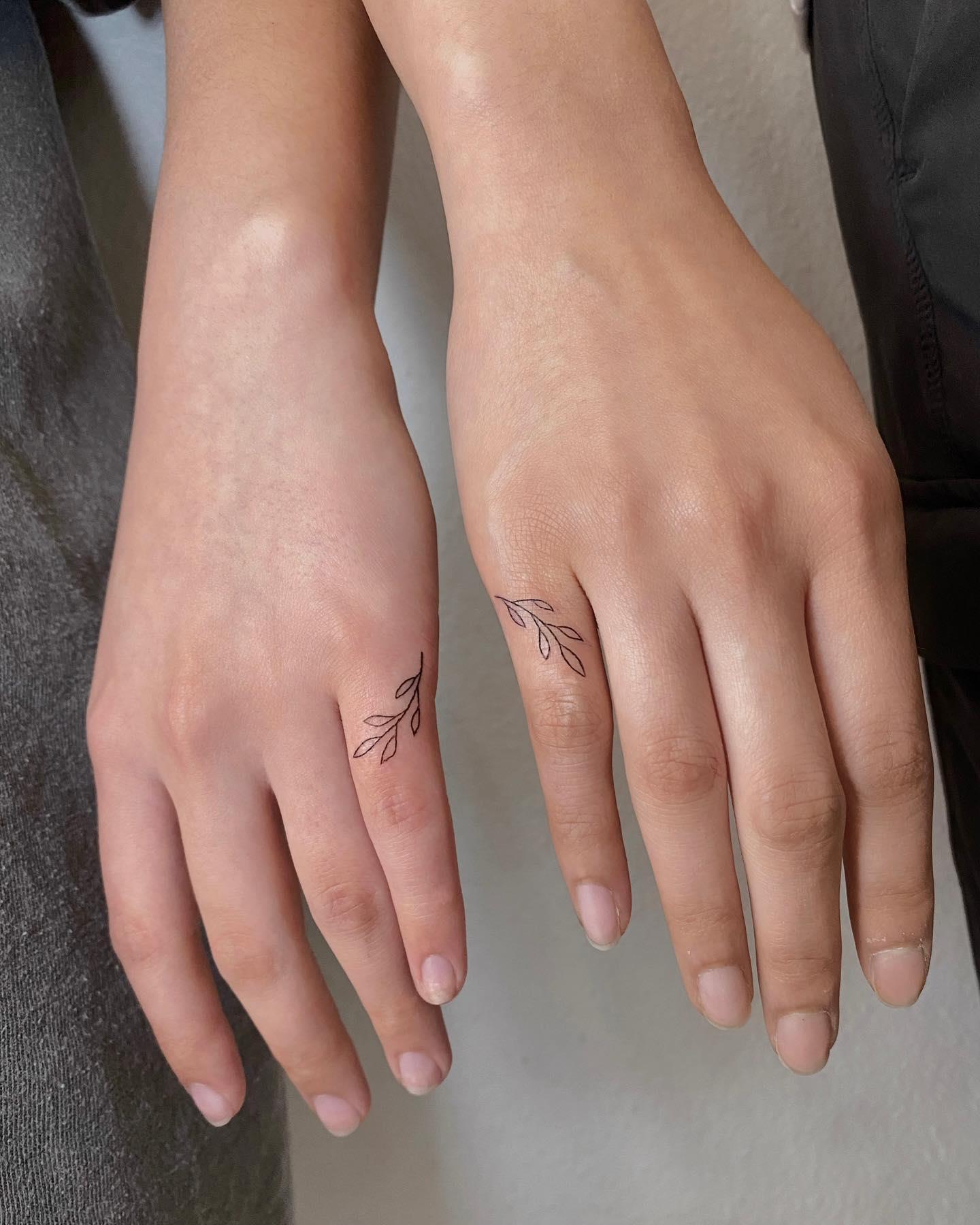 Trendy & Minimal Small Finger Tattoos Ideas For Girls 