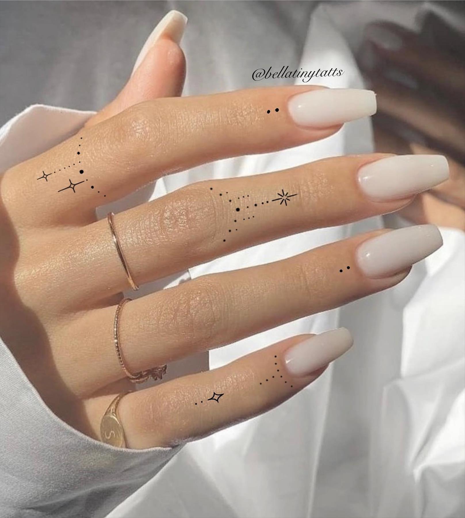 Trendy & Minimal Small Finger Tattoos Ideas For Girls 