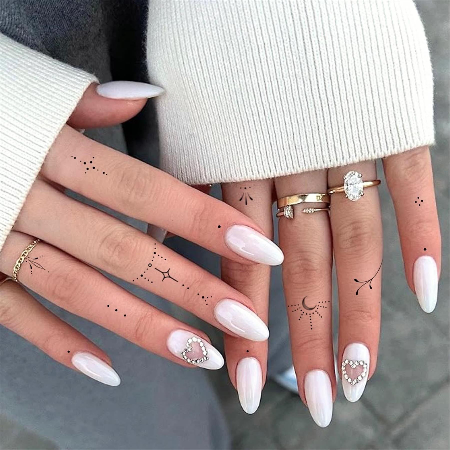 Trendy & Minimal Small Finger Tattoos Ideas For Girls 