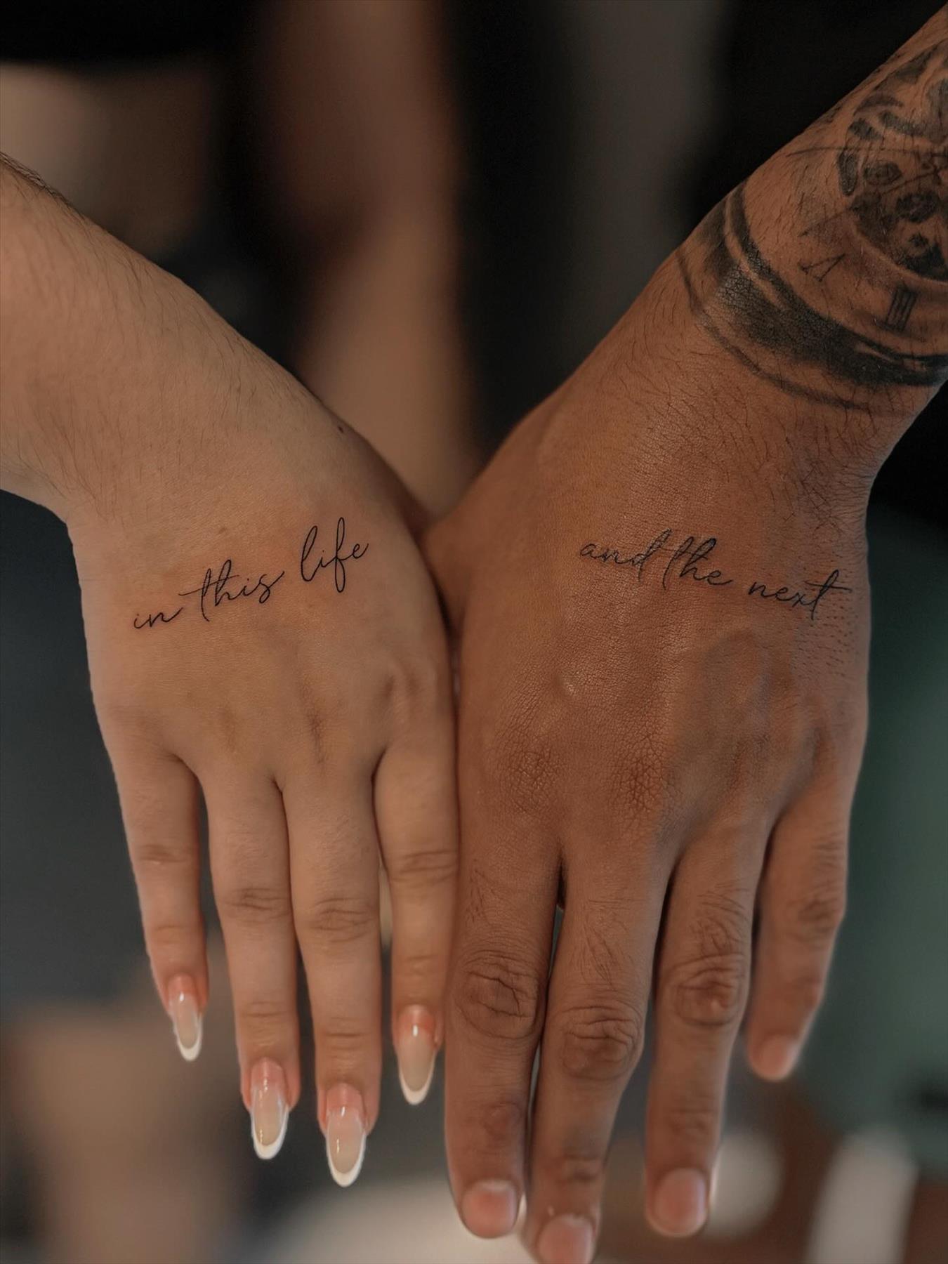 Trendy & Minimal Small Finger Tattoos Ideas For Girls 