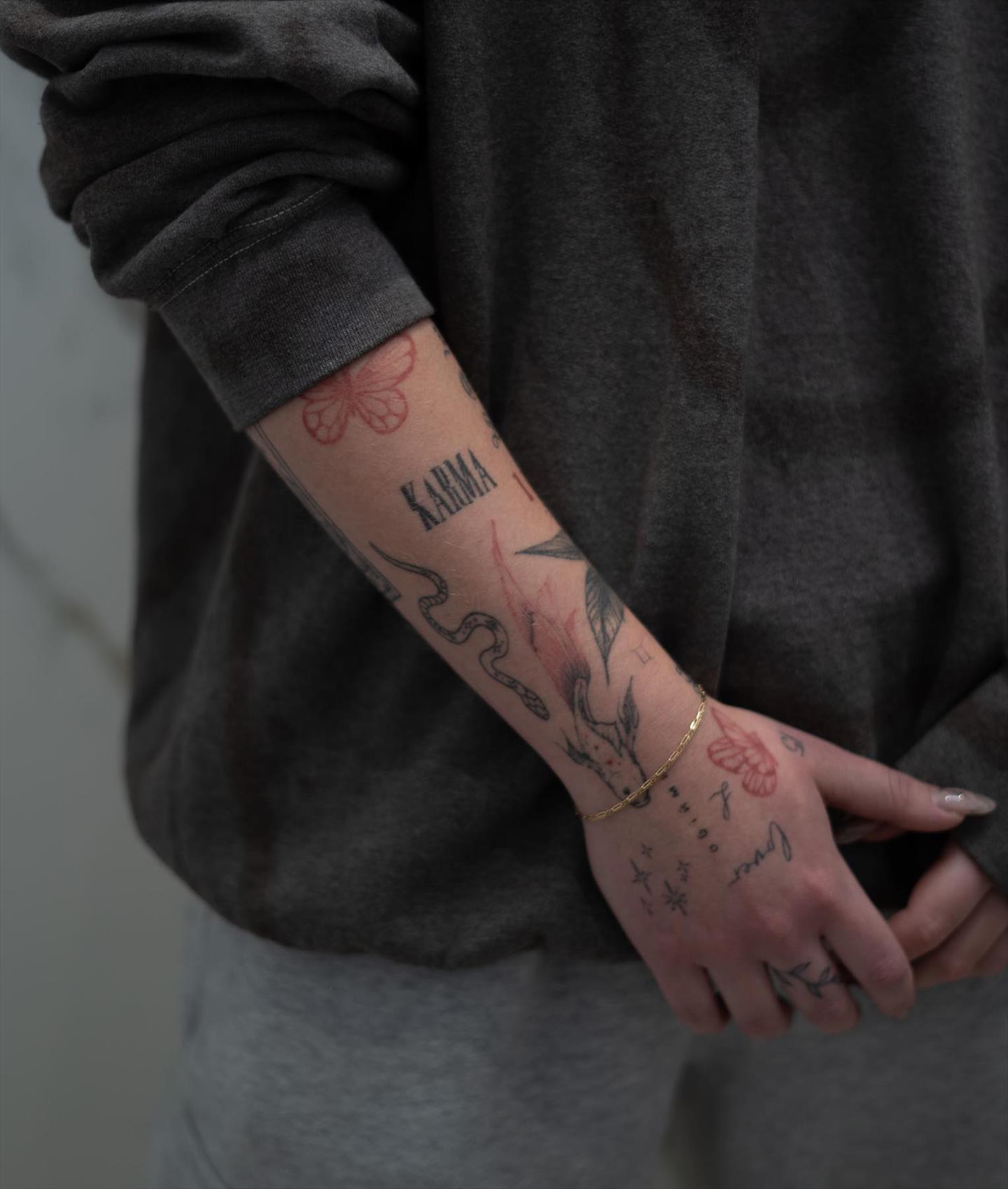 Trendy & Minimal Small Finger Tattoos Ideas For Girls 