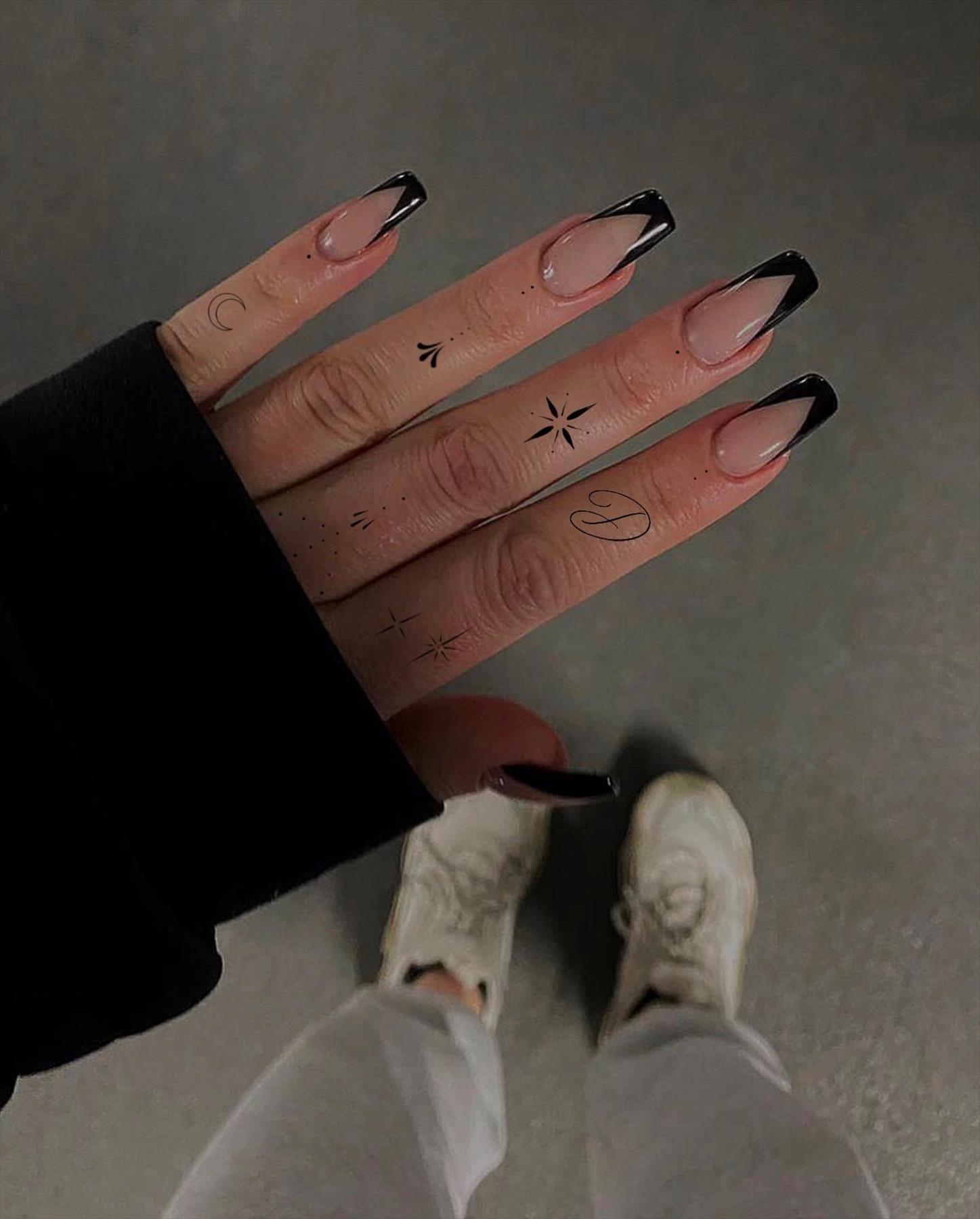 Trendy & Minimal Small Finger Tattoos Ideas For Girls 