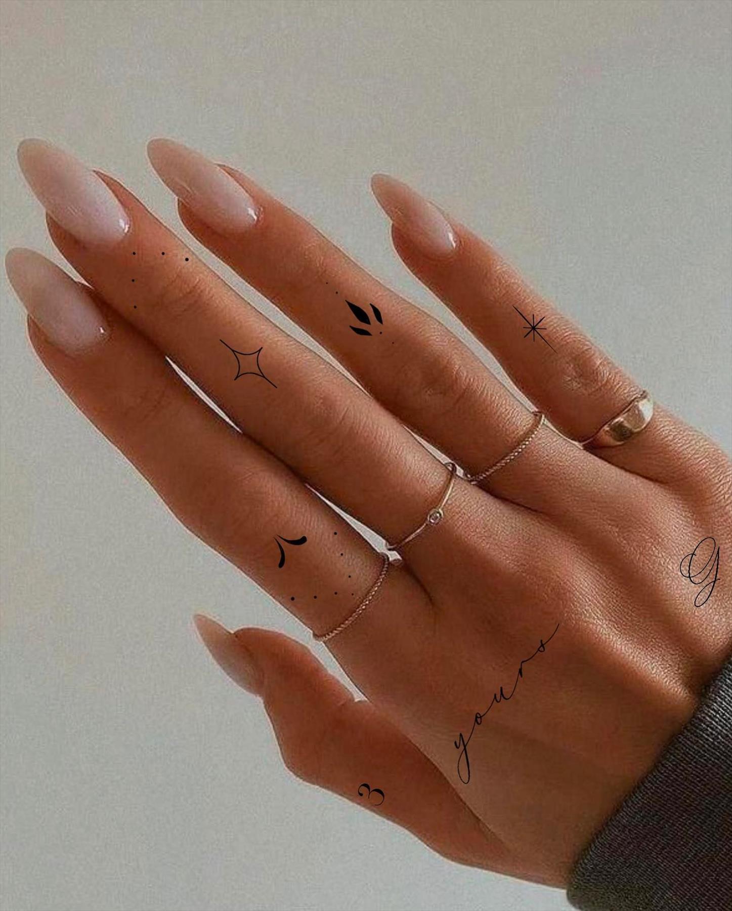 Trendy & Minimal Small Finger Tattoos Ideas For Girls 