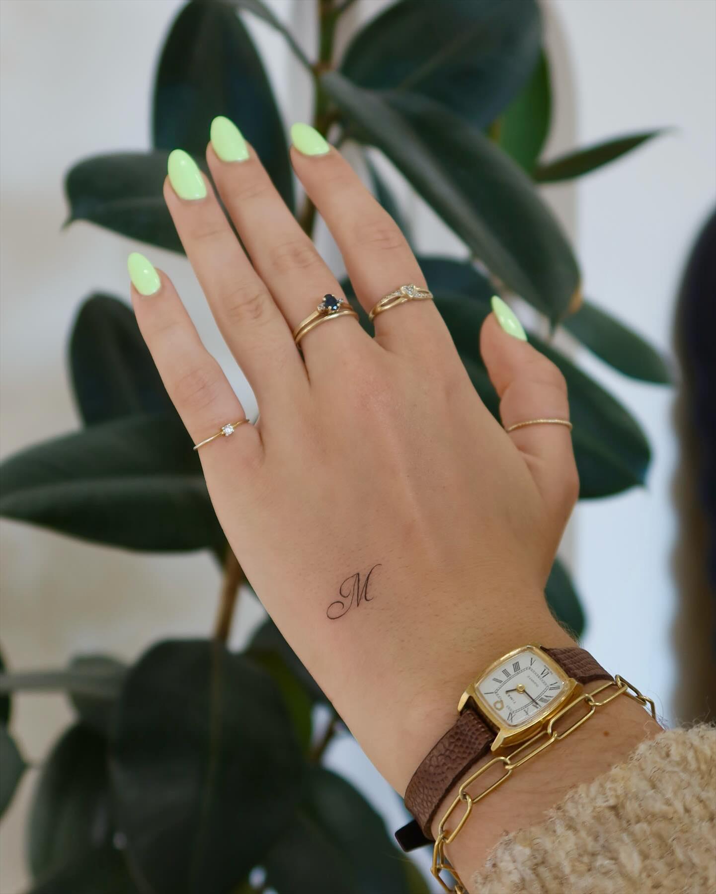 Trendy & Minimal Small Finger Tattoos Ideas For Girls 