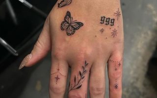 Trendy & Minimal Small Finger Tattoos Ideas For Girls