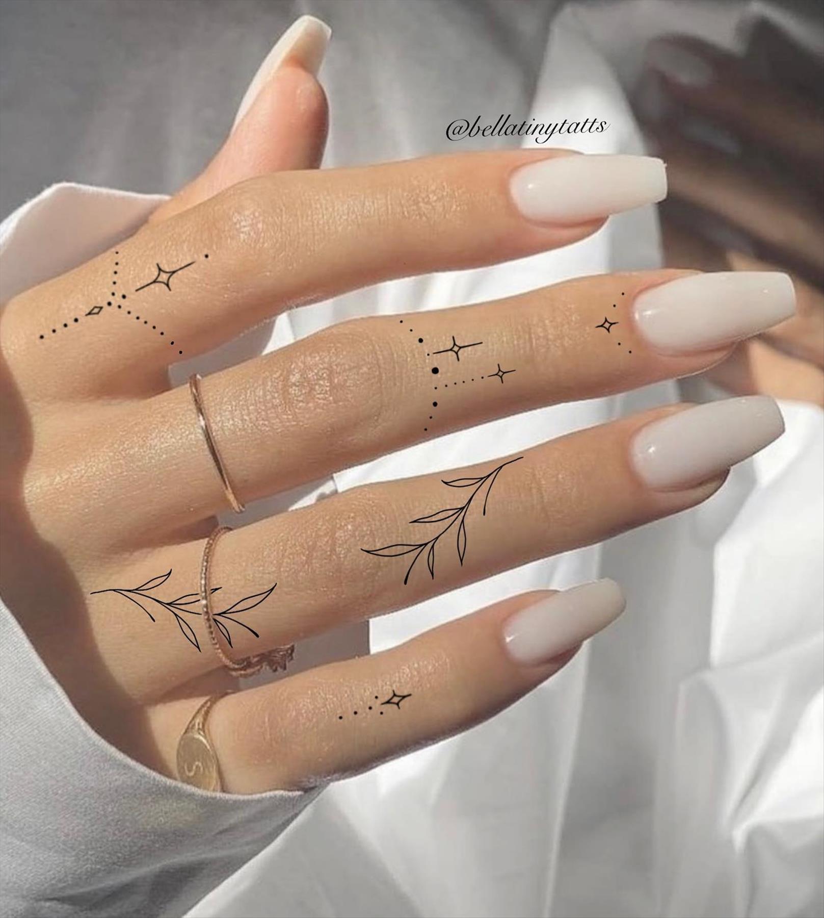 Trendy & Minimal Small Finger Tattoos Ideas For Girls 