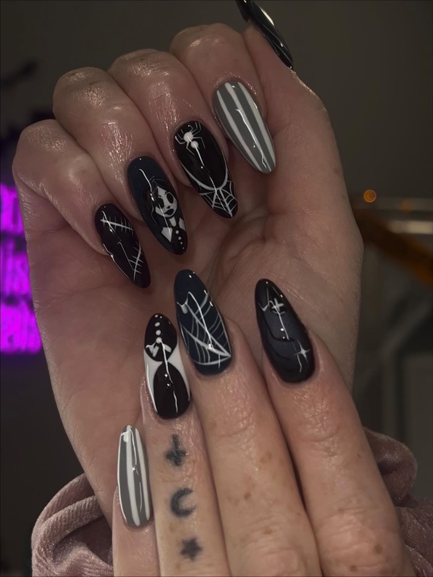 Spooky & Chic Halloween Nail Ideas You’ll Want to Try in 2026