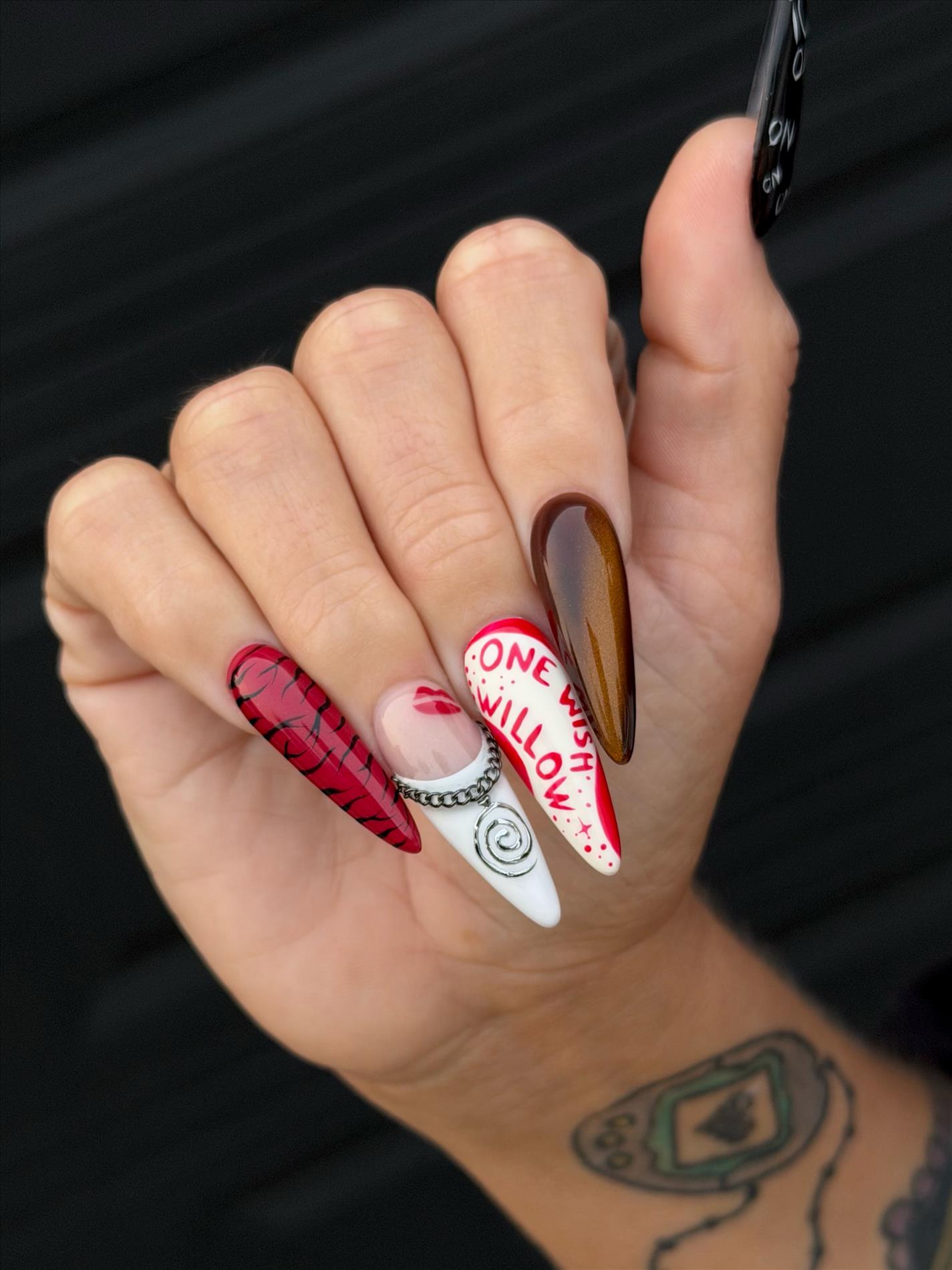 Spooky & Chic Halloween Nail Ideas You’ll Want to Try in 2026