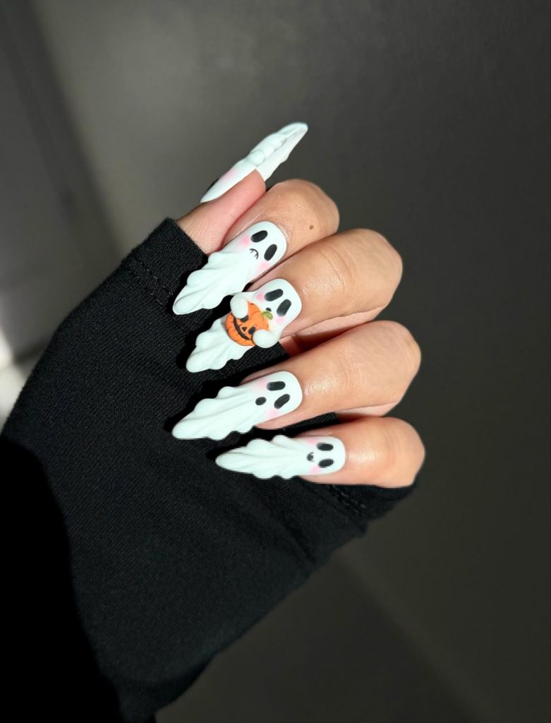 Spooky & Chic Halloween Nail Ideas You’ll Want to Try in 2026